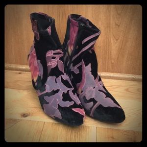 Black floral heeled booties size 9.5